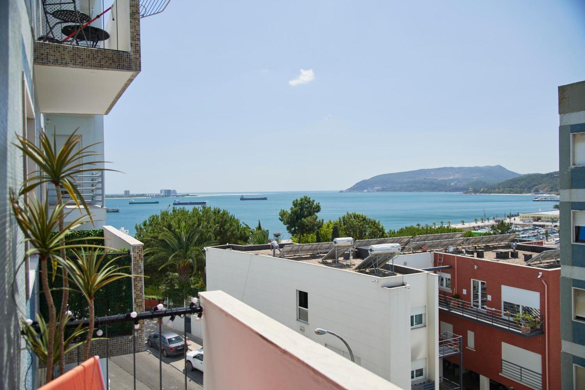 Sunset Bay View, Renovated Apt, By Timecooler Сетубал Экстерьер фото