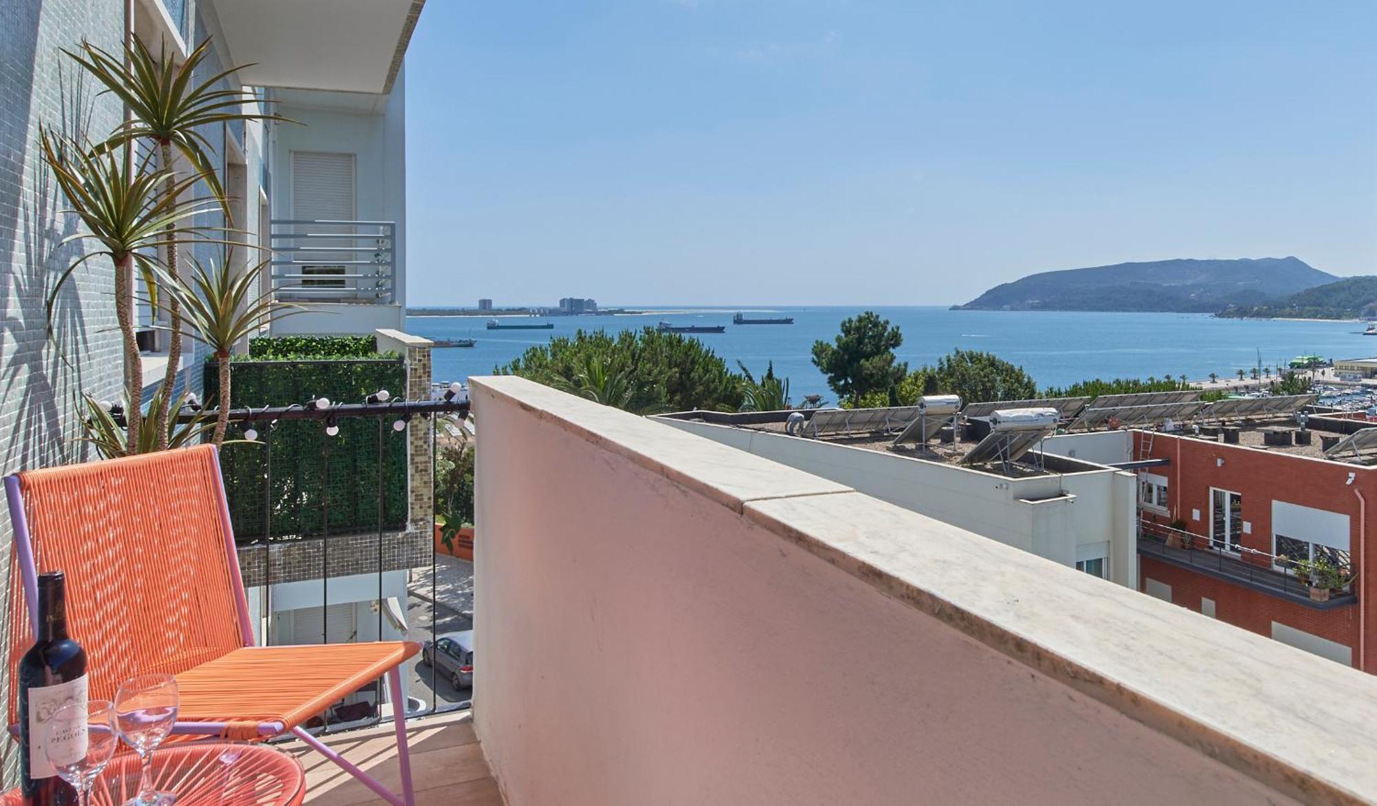 Sunset Bay View, Renovated Apt, By Timecooler Сетубал Экстерьер фото